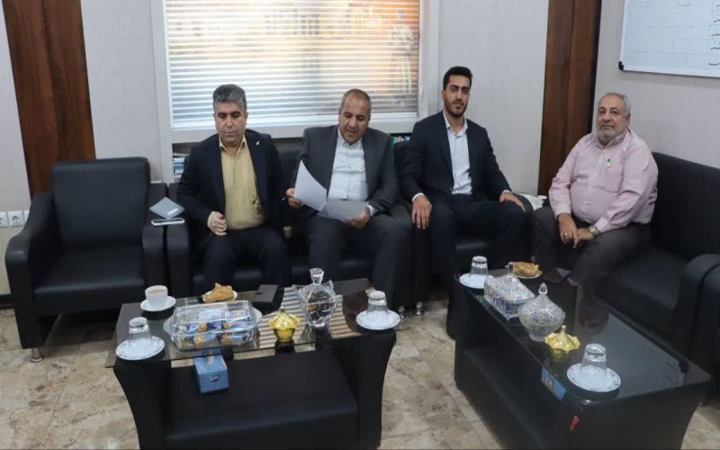 دیدار رئیس بانک سرمایه استان و مسئول صندوق ذخیره فرهنگیان با معاون پژوهش، برنامه ریزی و توسعه منابع آموزش و پرورش بوشهر به مناسبت روز معلم