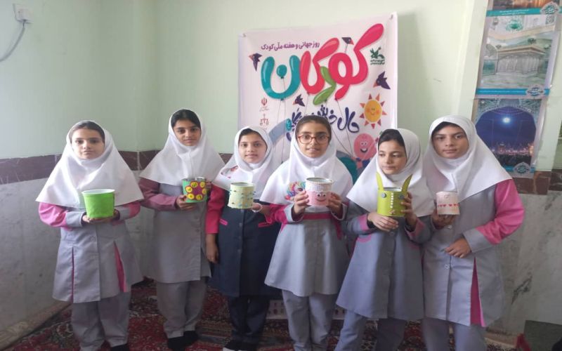نواختن زنگ کودکی با حضور ریس اموزش وپرورش در مدرسه کوثر