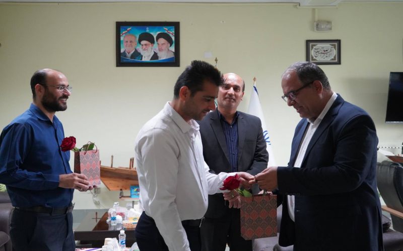 فرماندار بوشهر: جوانی جمعیت، مسئلهای راهبردی است/تقدیر فرماندار از دو نفر از کارکنان فرمانداری به مناسبت هفته جوانی جمعیت