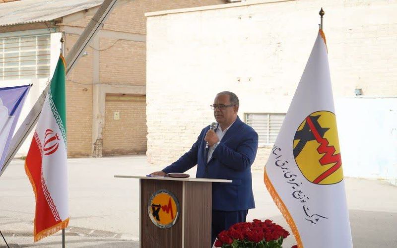 تقدیر از کارکنان و کارگران شرکت توزیع نیروی برق با حضور فرماندار بوشهر/فرماندار بوشهر: کارگران صنعت برق موجب عزت اقتصادی کشورند